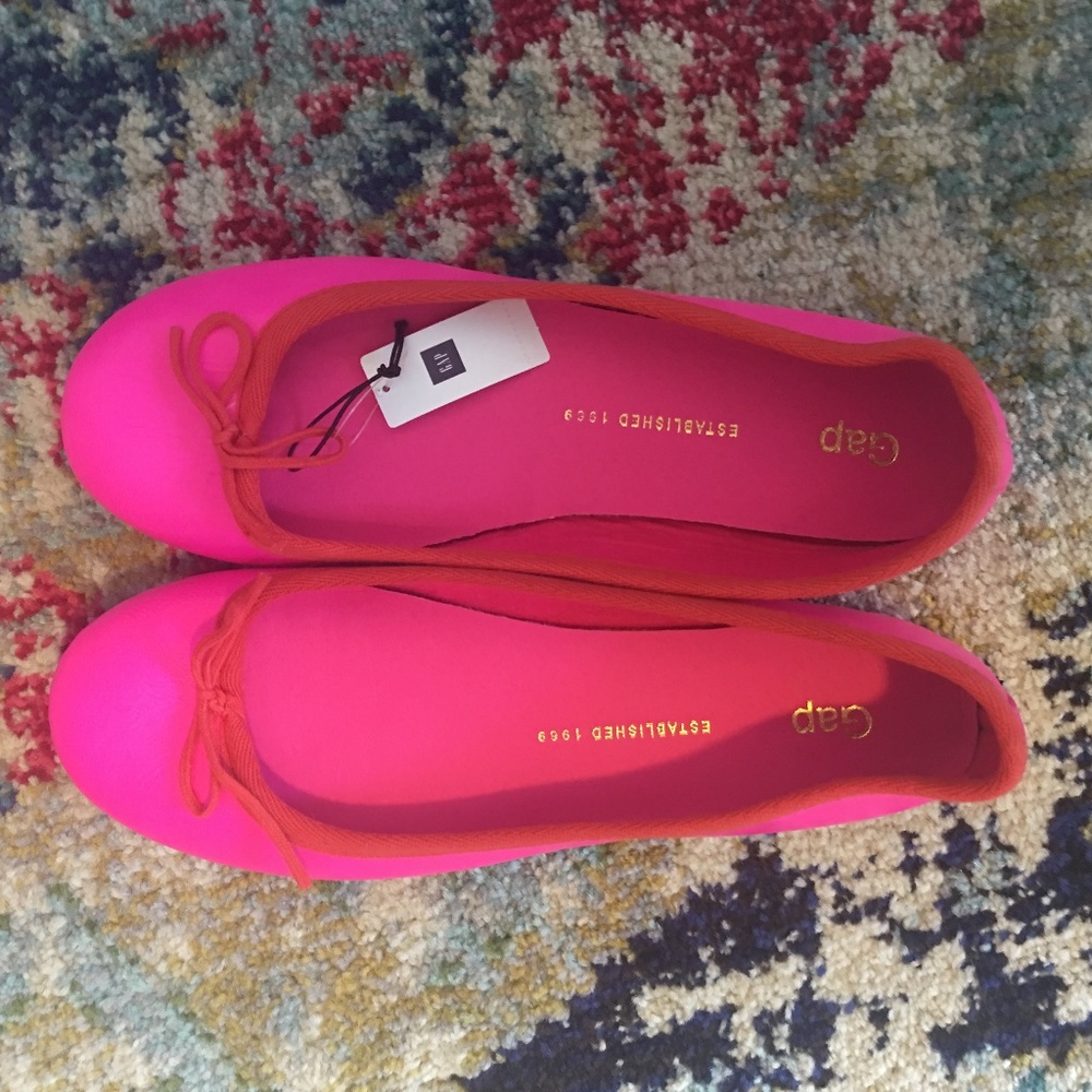 NWT Womens Flats